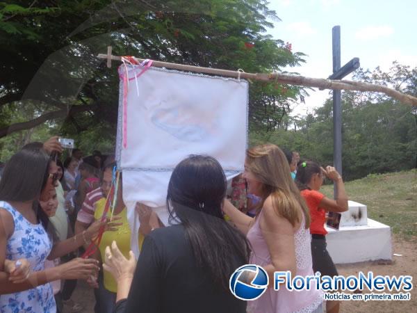 Fieis participaram do encerramento de N. Srª do Desterro na comunidade Araçás.(Imagem:FlorianoNews)