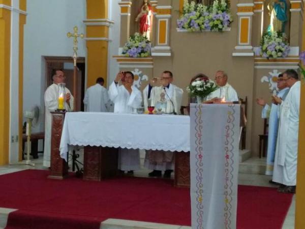 Dom Edivalter celebra 2 anos de episcopado em Floriano.(Imagem:PASCOM)