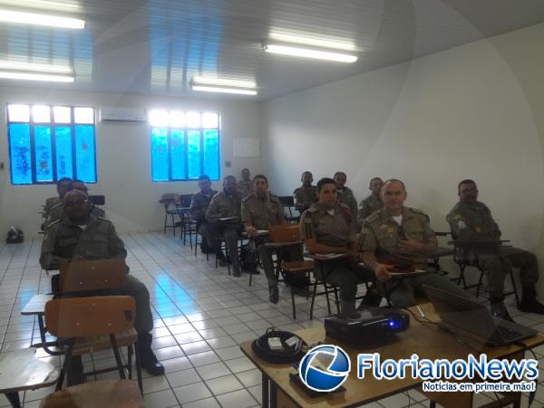 Oficiais participam de especialização em Polícia Judiciária Militar e Direito Administrativo.(Imagem:FlorianoNews)