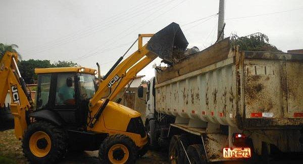 Prefeitura de Floriano realiza limpeza nos bairros da cidade.(Imagem:Secom)