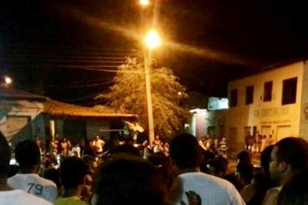 Homem é morto a tiros após sair da casa do pai no Promorar.(Imagem:Cidadeverde.com)