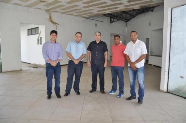 Secretário de Estado de Saúde visita obras da Policlínica em Floriano.(Imagem:SECOM)