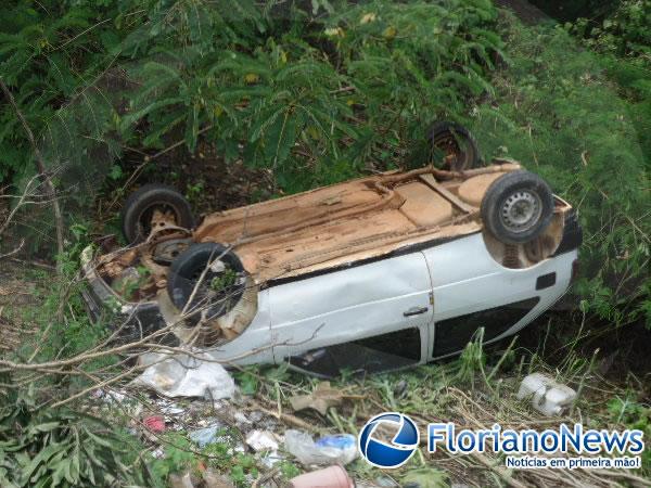 Motorista alcoolizado perde controle e carro cai em barranco em Floriano.(Imagem:FlorianoNews)
