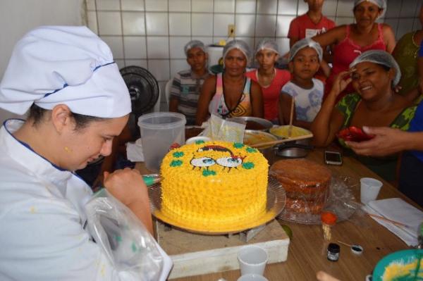 Secretaria de Desenvolvimento e Assistência Social promove curso de confeitaria.(Imagem:SECOM)