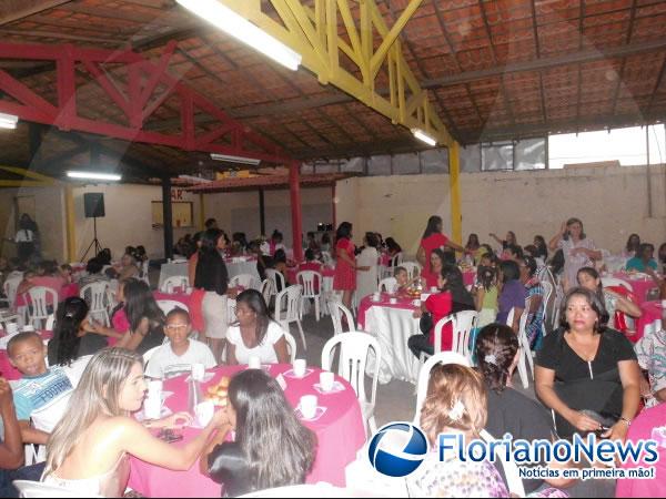 Mulheres participam de Chá Entre Amigas em Floriano.(Imagem:FlorianoNews)