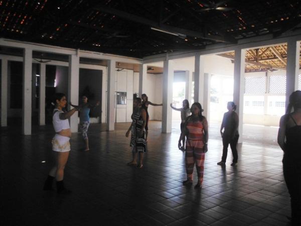 Izabell Lins está ministrando Workshop de Dança do Ventre em Floriano.(Imagem:FlorianoNews)