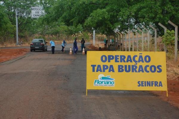 Secretaria de Infraestrutura realiza Operação Tapa Buracos em Floriano.(Imagem:Waldemir Miranda)