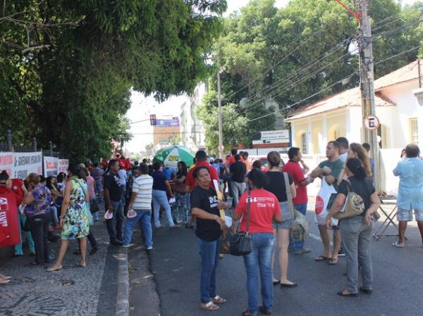 Servidores estaduais voltam protestar contra aumento de plano de saúde.(Imagem:Catarina Costa/G1 PI)