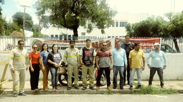 Servidores da Eletrobras Floriano fazem ato de protesto contra realização de AGE.(Imagem:FlorianoNews)