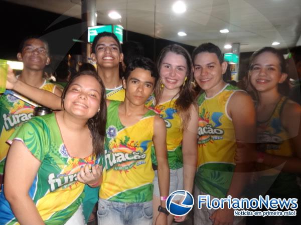 Forró da Curtição e Eletricaz agitaram foliões do Bloco Furacão no 2º dia de folia em Floriano.(Imagem:FlorianoNews)