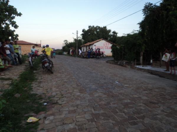 O tiro veio da mesma rua da casa da Aposentada(Imagem:Cida Santana)