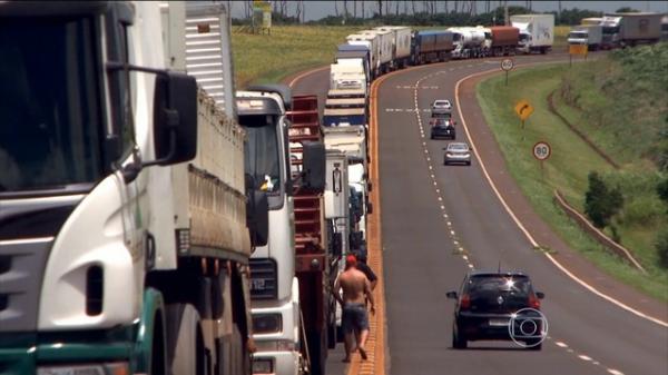 Caminhoneiros protestam contra aumento do diesel e valor do frete.(Imagem:Divulgação)