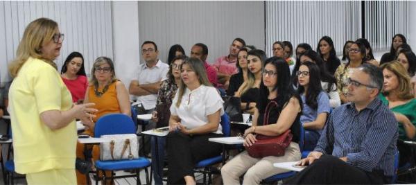 Elza Bucar abre Encontro Pedagógico promovido pela Faculdade de Floriano.(Imagem:FAESF )