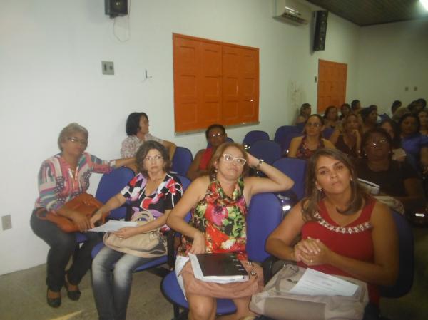 Sec. de Educação realizou reunião com diretores das escolas municipais.(Imagem:FlorianoNews)