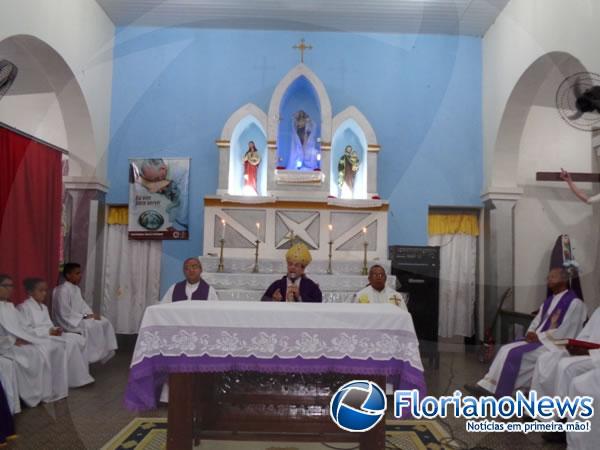 Pe. Aristides Ferreira toma posse como pároco de Nazaré do Piauí.(Imagem:FlorianoNews)
