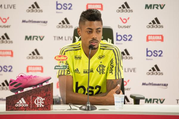 Presente na última convocação, atacante faz lobby pelo companheiro, mas não abre mão de sua vaga e minimiza longa viagem.(Imagem:Alexandre Vidal/Flamengo)