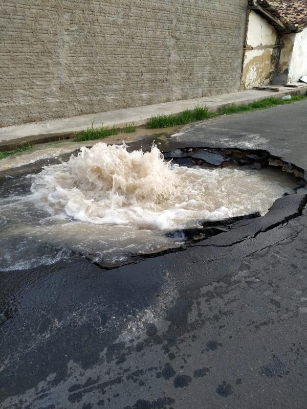 Vazamento de água no bairro Caixa DÁgua(Imagem:Divulgação)