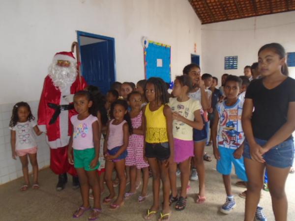 Natal antecipado faz a alegria de crianças da localidade Vereda Grande.(Imagem:FlorianoNews)