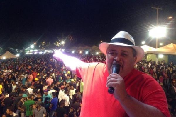 Cantor Cizinho, da banda Forró Bandido(Imagem:Divulgação)