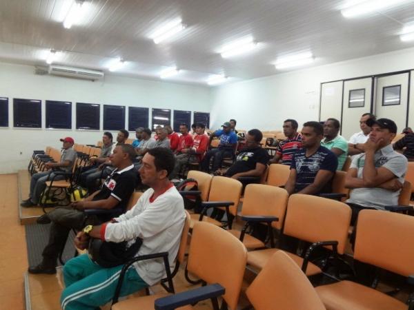 Mototaxistas de Floriano participam de curso profissionalizante.(Imagem:FlorianoNews)