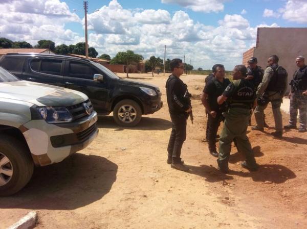 Polícias Civil, Militar e GTAP continuam na região em busca dos criminosos.(Imagem:Divulgação/Polícia Civil)