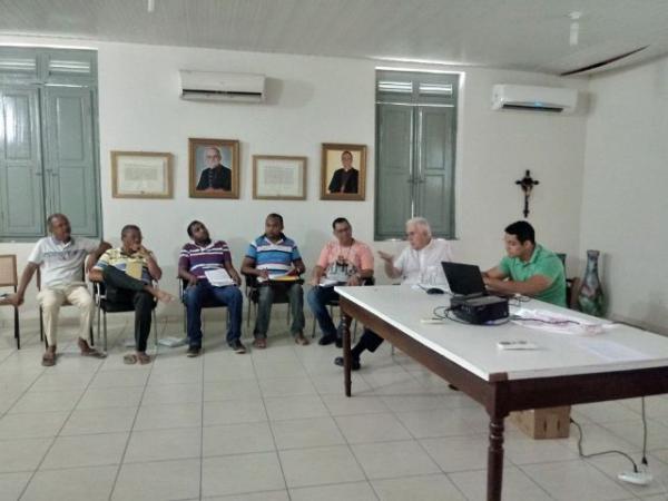 Família e matrimônio são temas de encontro do clero diocesano em Floriano.(Imagem:FlorianoNews)