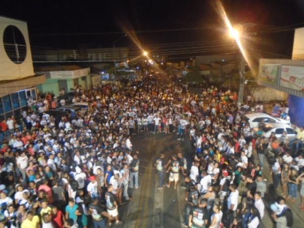 Fiéis percorrem avenidas de Floriano durante a 11ª Marcha Para Jesus.(Imagem:FlorianoNews)