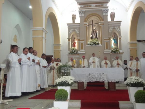 Comemorado os 25 anos de ordenação sacerdotal de Dom Valdemir.(Imagem:FlorianoNews)