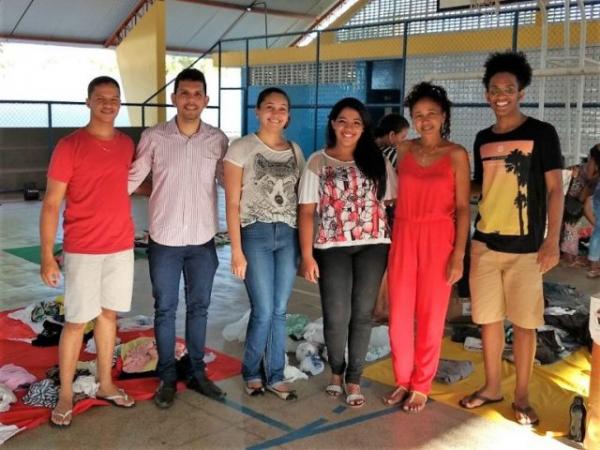 Curso de Administração de Floriano realiza ação de natal com distribuição de alimentos e roupas.(Imagem:UESPI)