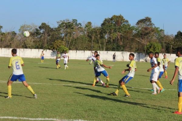 River-PI vence e conta com bobeada do goleiro do Tiradentes-PI.(Imagem:Renan Morais/GloboEsporte.com)