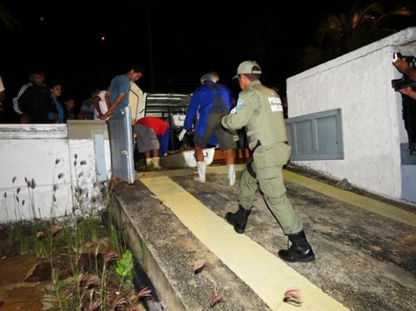 Corpo em decomposição foi encontrado pelos pescadores em Parnaíba.(Imagem:Daniel Santos/Proparnaiba)