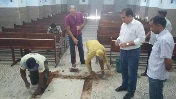 Equipe do Vaticano realiza exumação do corpo de Dom Inocêncio Lopez Santa Maria.(Imagem:Cidadeverde.com)