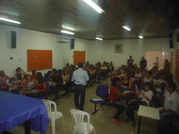 Sec. de Educação realizou reunião com diretores das escolas municipais.(Imagem:FlorianoNews)