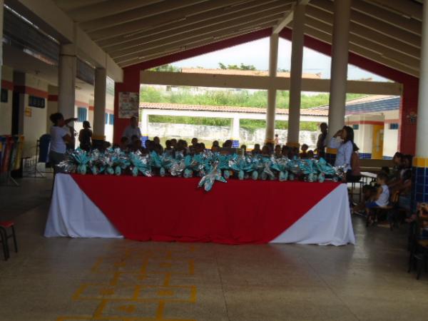 Cacau Show distribui ovos de páscoa para crianças da Creche Municipal.(Imagem:FlorianoNews)