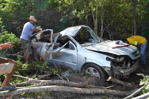 Jovem morre e colega fica ferido em grave acidente na BR-135, Sul do Piauí(Imagem:Ronilton Leal - Ponto X)