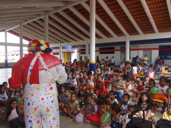 Palhaço Carrapeta participou de atividades pelo Dia das Crianças em Floriano.(Imagem:FlorianoNews)
