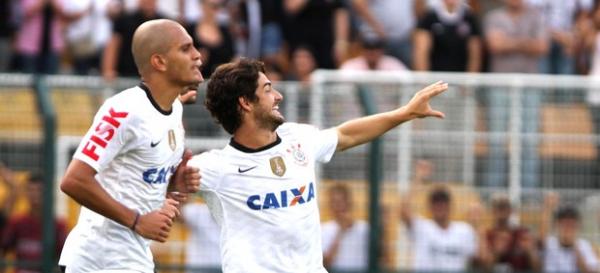 Pato comemora gol do Corinthians sobre o Oeste.(Imagem: Ag. Estado)