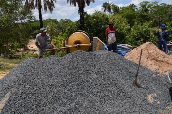 Prefeitura de Floriano trabalha na construção de pontes da zona rural.(Imagem:Waldemir Miranda)