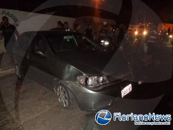 Automóvel atropela casal em parada de ônibus e colide contra carreta.(Imagem:FlorianoNews)