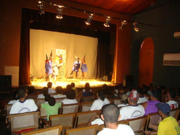 Semana da Criança - Teatro para os alunos da Apae no Espaço Cultural Maria Bonita(Imagem:Amarelinho)