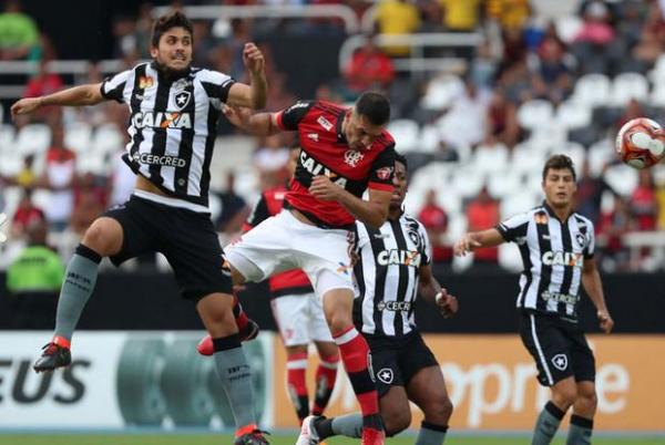 Árbitro e assistente do Flamengo x Botafogo são afastados após erros.(Imagem:Gilvan de Souza)