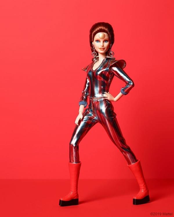 Barbie homenageia David Bowie. (Imagem:Barbie/Reprodução Instagram)