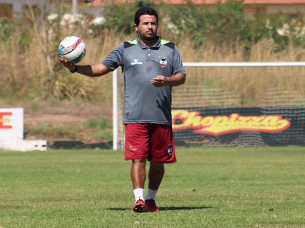 Lucas Andrade, técnico do River-PI.(Imagem:Victor Costa/RiverAC)