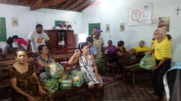 Lyons Clube faz doação de cestas básicas à Vila Vicentina de Floriano.(Imagem:FlorianoNews)