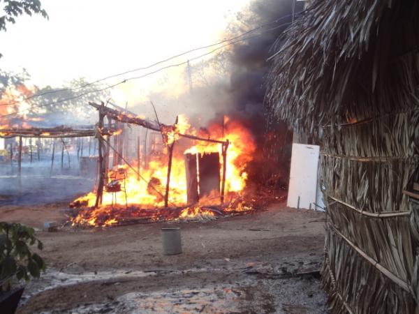 Incêndio destrói barracas na prainha em Barão de Grajaú.(Imagem:FlorianoNews)