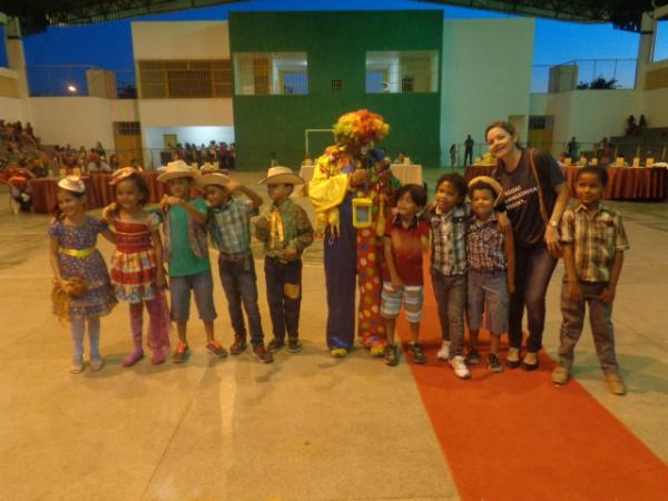 Palhaço Carrapeta anima crianças com brincadeiras e muita alegria em Floriano.(Imagem:FlorianoNews)