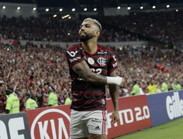 Gabigol comemora o terceiro gol do Flamengo diante do Bahia.(Imagem:André Durão/GloboEsporte.com)