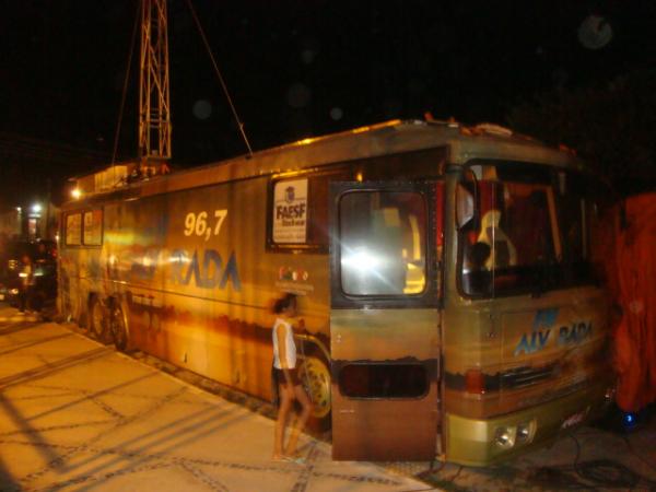 Ônibus da Alvorada Fm Vitrine sob Rodas(Imagem:redação)