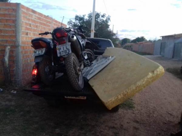 Polícia de Barão de Grajaú apreende motocicletas roubadas em Floriano.(Imagem:Divulgação/PM)