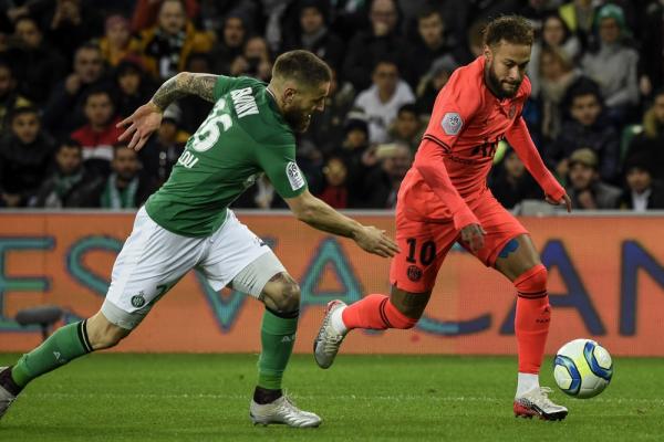 Neymar joga bem e recebe elogio de Leonardo(Imagem:Jean-Philippe Ksiazek/AFP)